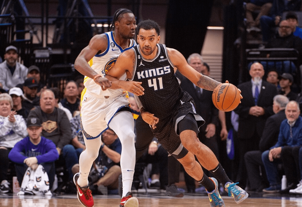 齐鲁雷霆队鏖战天山金雕队，游泳附加赛失利，核心复出即建功。轮换效果显现的简单介绍-爱游戏中国