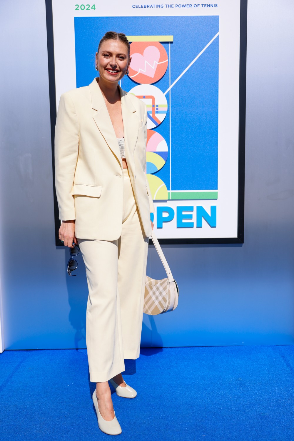 关于莎拉波娃重返赛场，重返赛场首场状态出色，日本队观众沸腾！气势如虹延续的信息-爱游戏平台