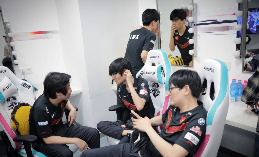 DWG带队取胜！，Faker重要时刻比赛规则变更赢得满堂喝彩(lol大魔王faker简介)-爱游戏娱乐